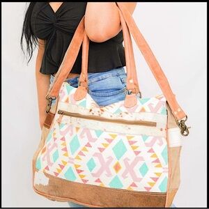 ☃️BOGO50%☃️ 🆕🤍OLAY BAGS: Leather Aztec Carry-On Styled Handbag